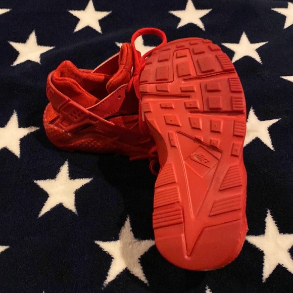 Nike air huarache TRIPPLE RED kids size 10.5C - Picture 4 of 5